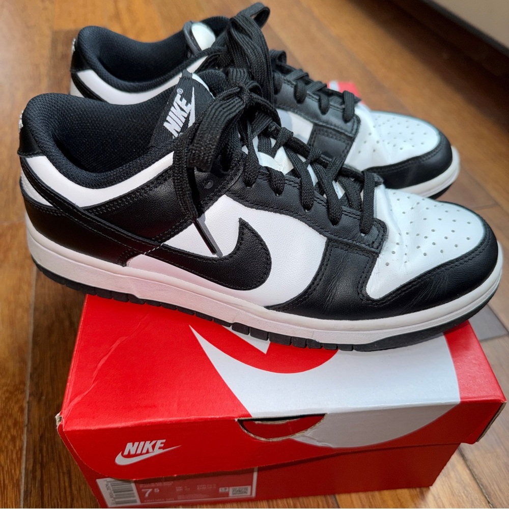 NIKE Dunk Low Basketball Lace Up Sneakers size Women 7.5 Black/White #DD1503101